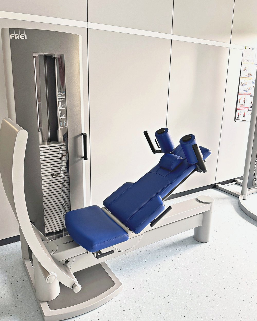 Modernes Therapie- und Trainingsgerät im Therapiezentrum Schrader